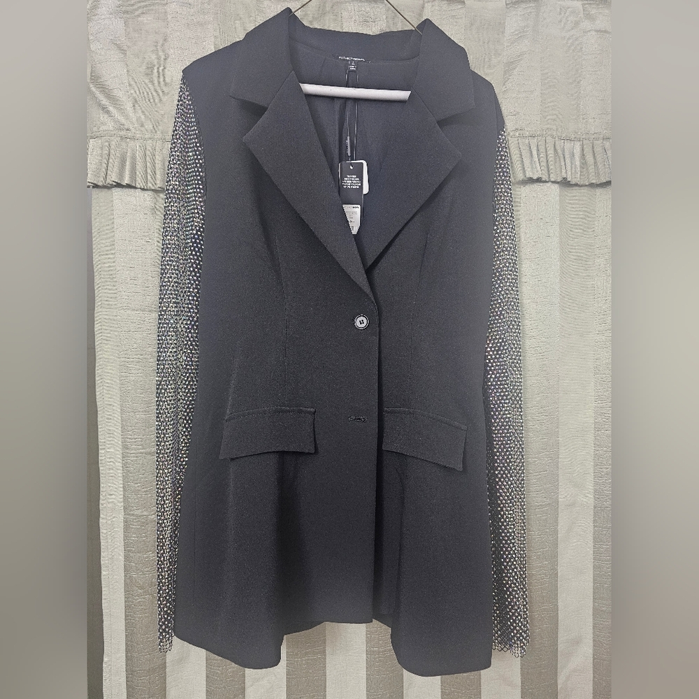 FASHIONOVA 2 PIECE BLAZER AND PANTS SET.